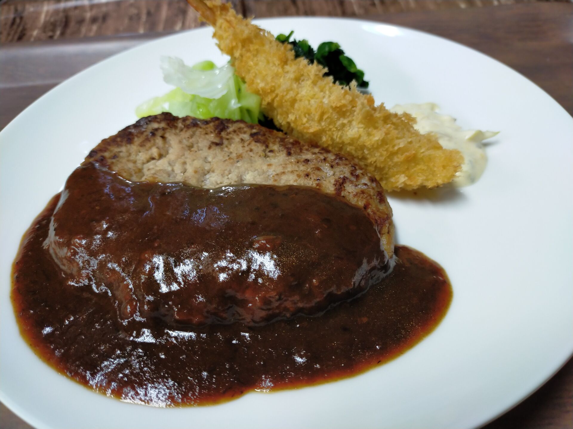 ハンバーグと海老フライ